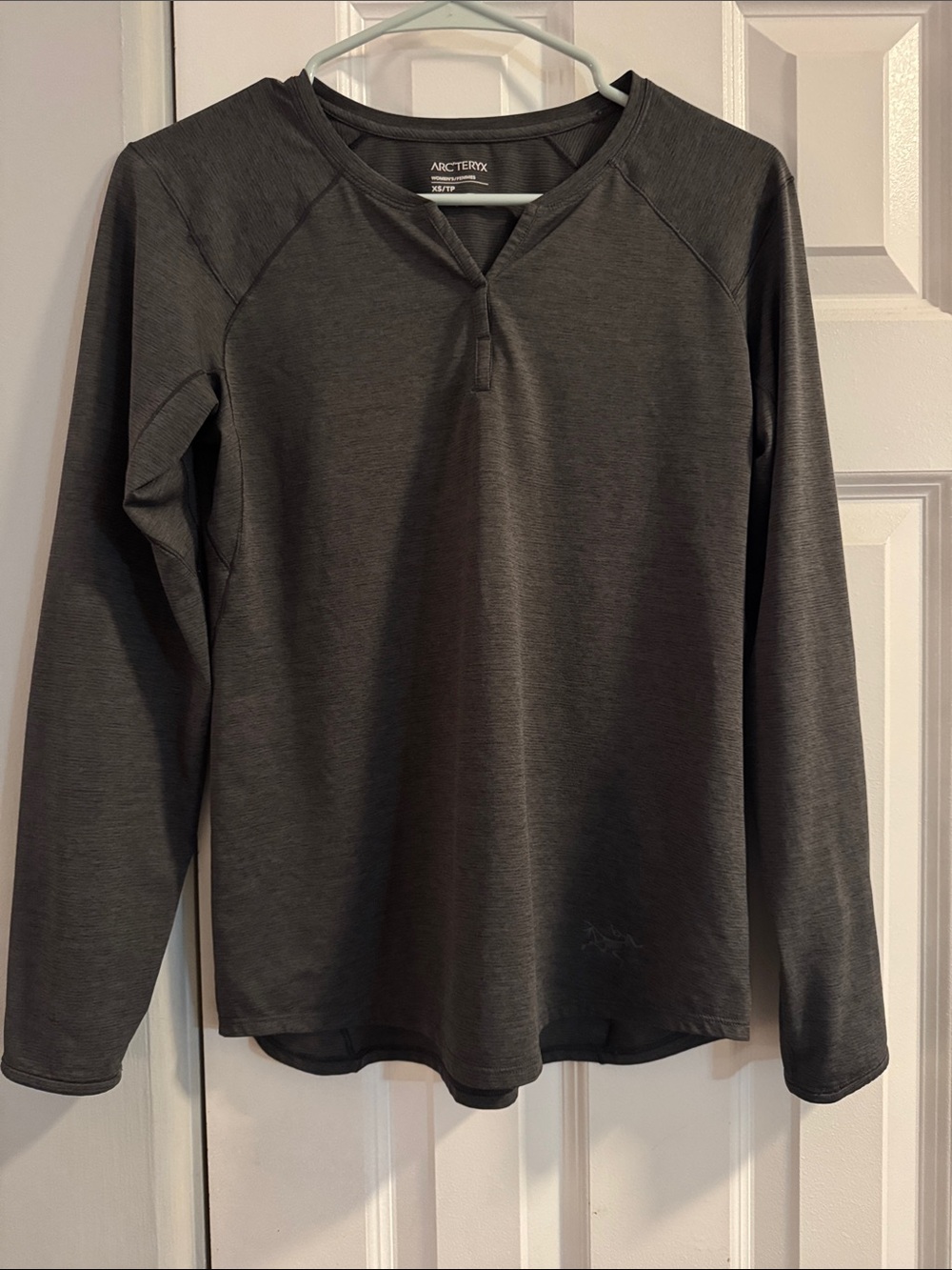 Arc'teryx Women's Long Sleeve Henley Top - Dark Grey